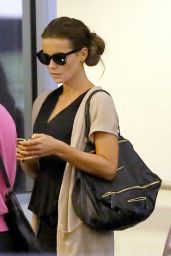 Kate Beckinsale Chats on her phone in Beverly Hills - January 2015