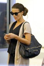 Kate Beckinsale Chats on her phone in Beverly Hills - January 2015