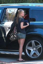 Kate Hudson in Shorts - Out in Santa Monica, January 2015