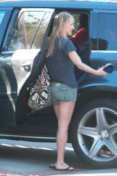 Kate Hudson in Shorts - Out in Santa Monica, January 2015
