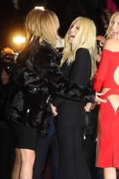 Kate Hudson - Versace Fashion Show in Paris - January 2015