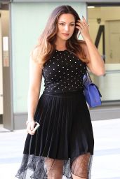 Kelly Brook is Stylish - Stops at Her Bank in Santa Monica - January 2015