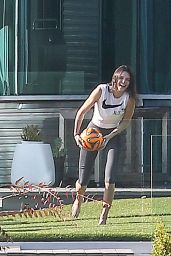 Kendall Jenner in Tights - Playing Volleyball in the Garden, January 2015