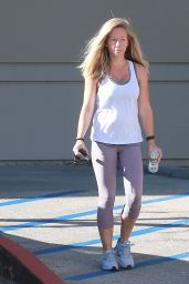 Kendra Wilkinson in Leggings - Leaving Equinox Gym in Tarzana, Los Angeles, Jan 2015