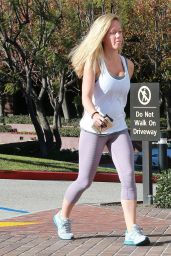Kendra Wilkinson in Leggings - Leaving Equinox Gym in Tarzana, Los Angeles, Jan 2015