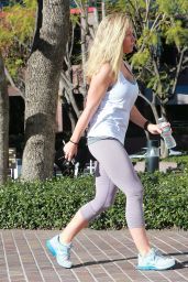 Kendra Wilkinson in Leggings - Leaving Equinox Gym in Tarzana, Los Angeles, Jan 2015