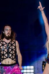 Kesha Performs at Festival de Ver O De Salvador, January 2015