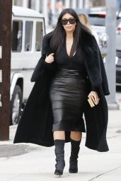 Kim Kardashian - Arrives at a Sporting Store in Los Angeles, January 2015