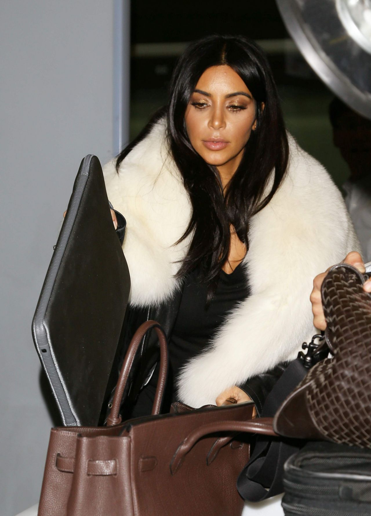 Kim Kardashian Street Style - at LAX Airport in Los Angeles, January 2015 •  CelebMafia