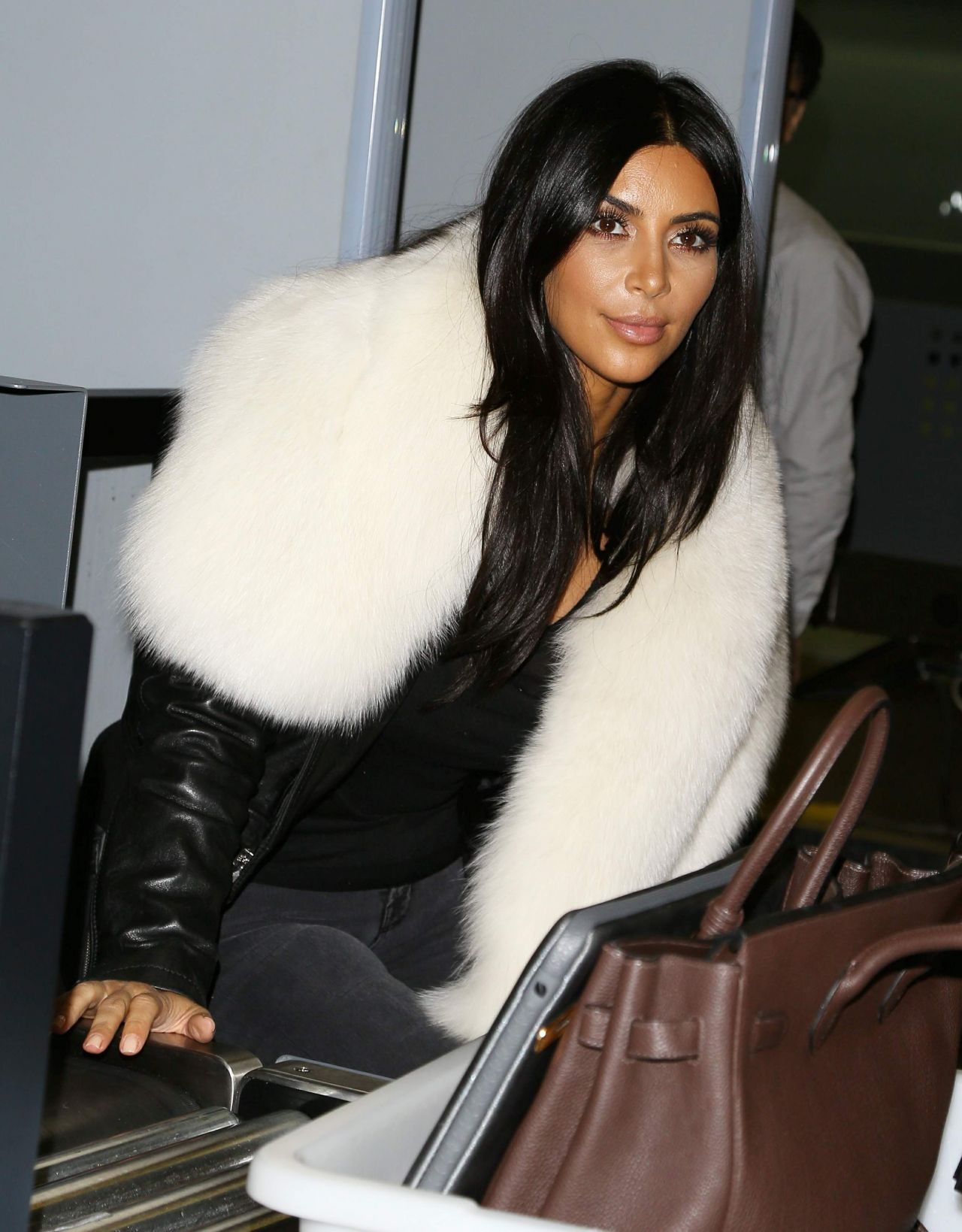 Kim Kardashian at LAX Airport February 13, 2009 – Star Style