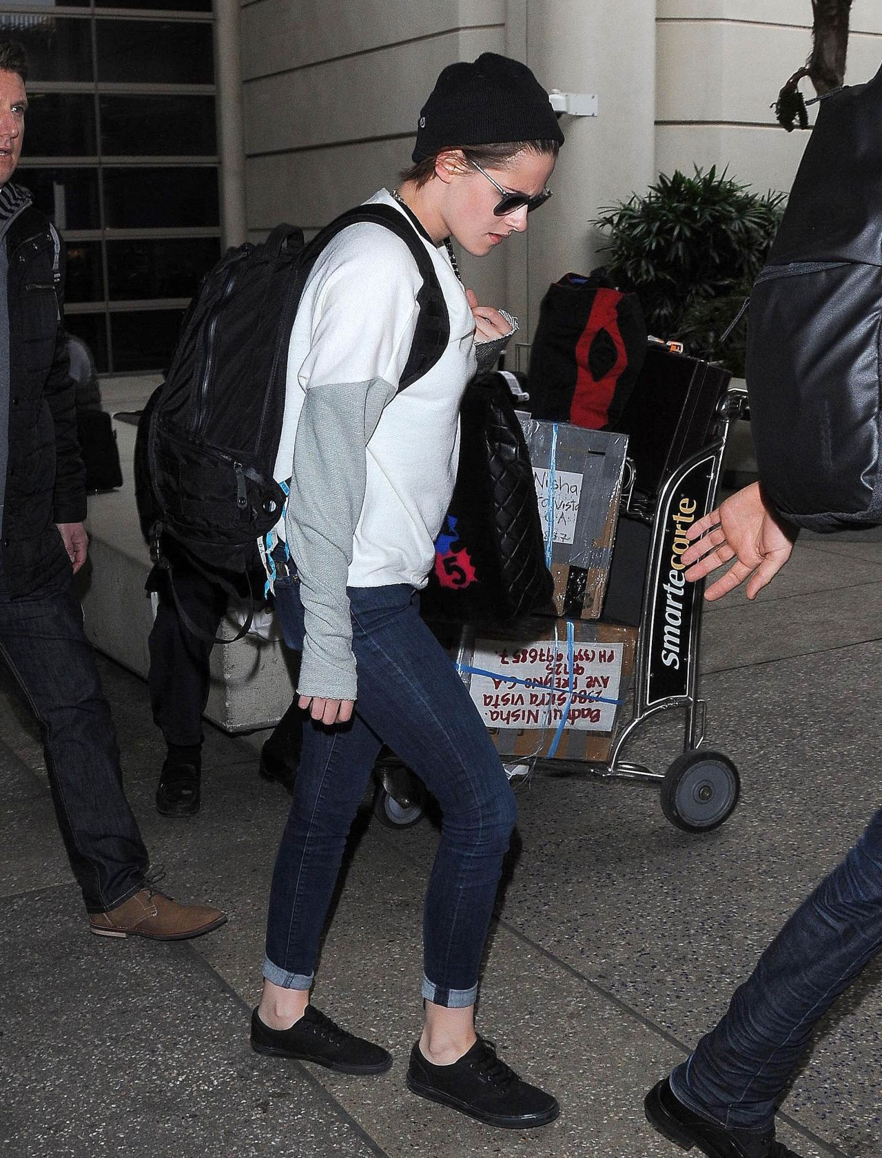 Kristen Stewart Casual Style - LAX Airport, January 2015 • CelebMafia