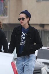 Kristen Stewart - Out in Los Feliz With a Friend - January 2015
