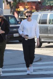 Kristen Stewart Street Style - Grabbing Her Morning Coffee with Alicia in Los Feliz - Jan. 2015