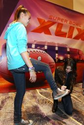 Miranda Cosgrove - Super Bowl XLIX NFL Shop Grand Opening in Phoenix