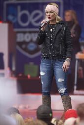 Miranda Lambert Performing at the Belk Bowl in Charlotte, Dec. 2014
