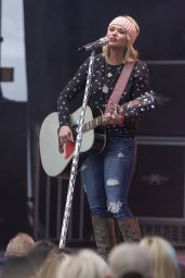 Miranda Lambert Performing at the Belk Bowl in Charlotte, Dec. 2014