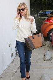 Reese Witherspoon Casual Style - Out in Los Angeles, Jan. 2015