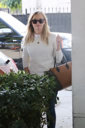 Reese Witherspoon Casual Style - Out in Los Angeles, Jan. 2015