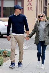 Reese Witherspoon Street Style - Out in Venice, January 2015