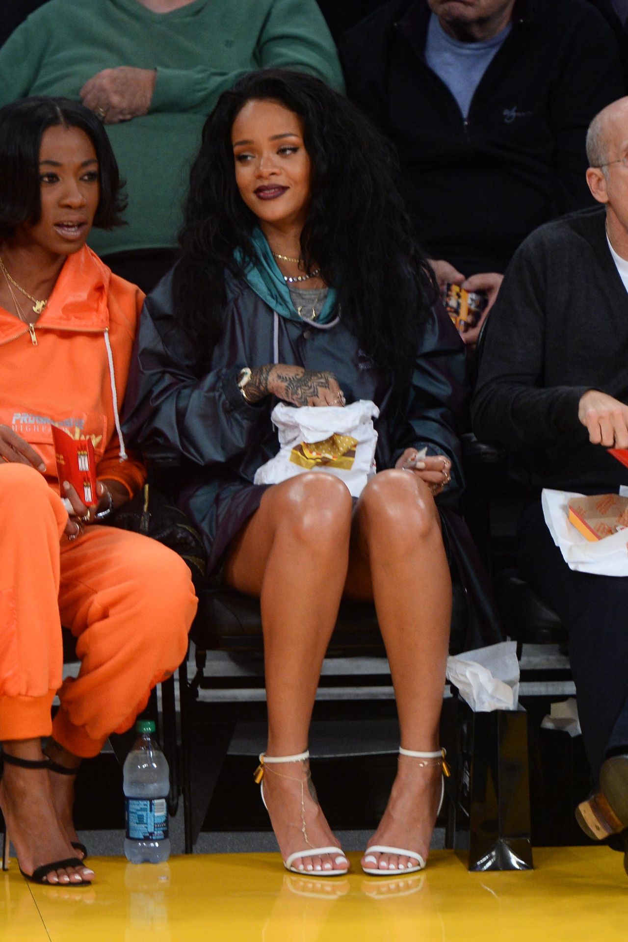 Rihanna - LA Lakers VS Cleveland Cavaliers Game in Los Angeles, Jan ...