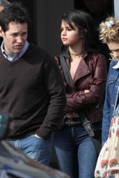 Selena Gomez Booty in Jeans - 