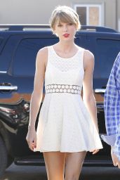 Taylor Swift - Heading to Ballet Bodies in Los Angeles, January 2015