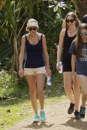 Taylor Swift Leggy in Shorts - Out for a Walk in Hawaii, January 2015