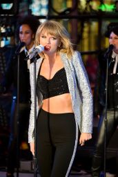 Taylor Swift Performs at New Year