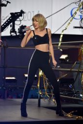 Taylor Swift Performs at New Year