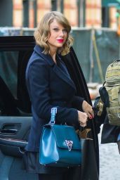 Taylor Swift Street Style - Returns to Her New York CIty Apartment - January 2015