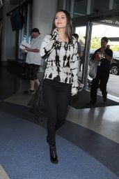Victoria Justice Style - at LAX Airport, January 2015