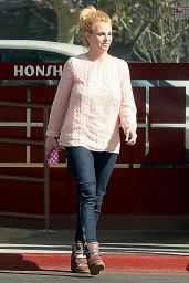 Britney Spears Street Style - Out for Sushi at Honshu Sushi in Westlake Village, February 2015