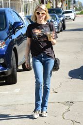 Emma Roberts - Gets Lunch at Cafe Alfred, February 2015