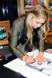 Gigi Hadid - LOVE Magazine Signing Held at Bookmarc in New York City, Feb. 2015