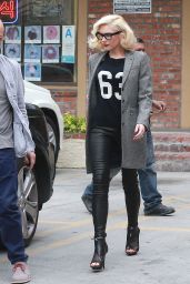 Gwen Stefani Casual Style - Acupuncture Clinic in Los Angeles, Feb. 2015