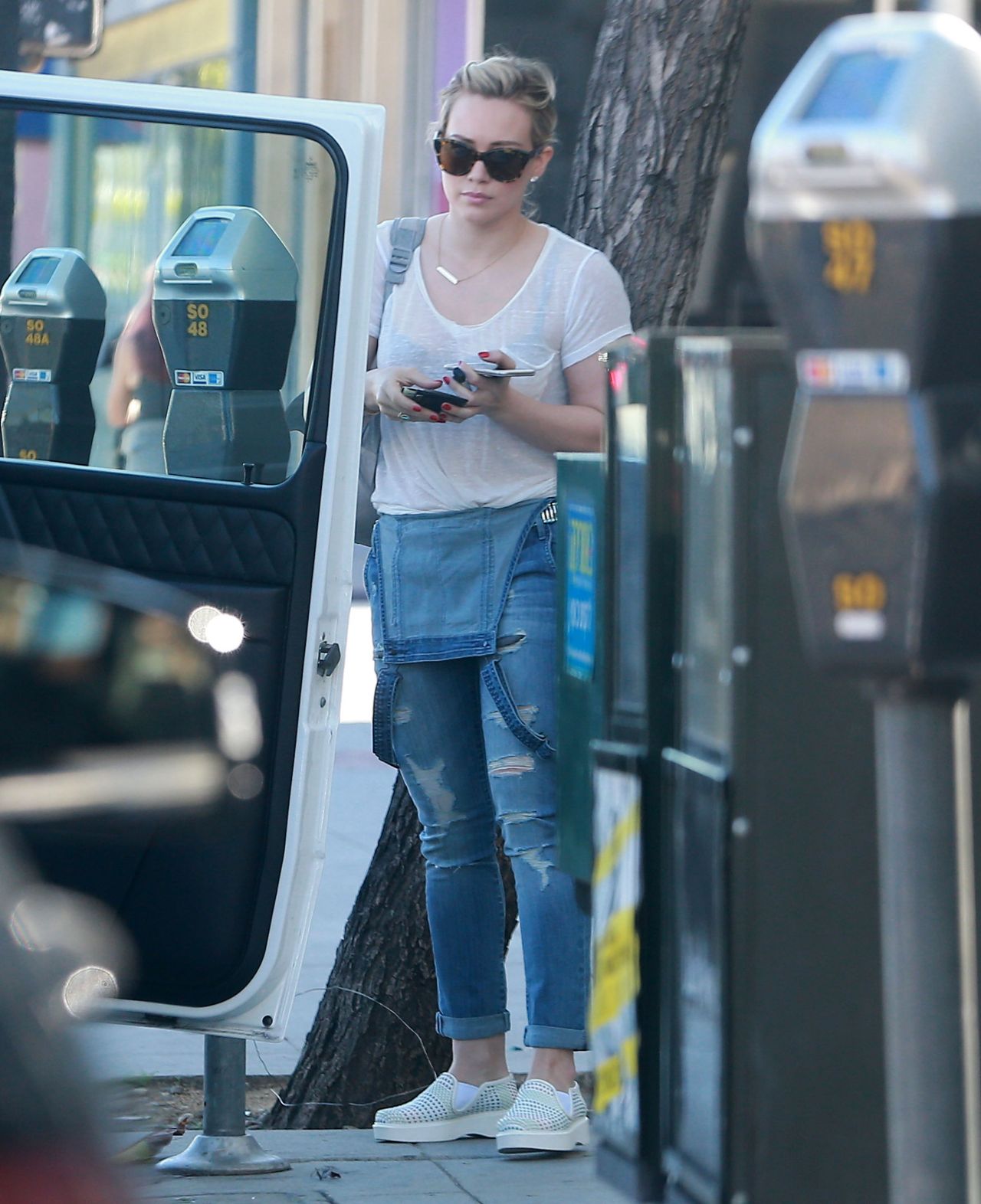 Hilary Duff Out in Los Angeles April 6, 2013 – Star Style