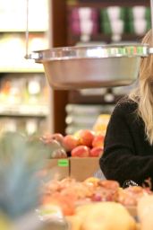 Hilary Duff  Street Style - Grocery Shopping in Los Angeles, Feb. 2015