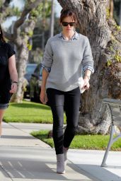 Jennifer Garner Street Style - Out in LA, Feb. 2015
