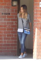 Jessica Alba Casual Style - Coldwater Canyon Park in Beverly Hills, February 2015
