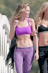 Kate Hudson in Sports Bra And Tights With Sara And Erin Foster For Fabletics Photoshoot in Los Angeles