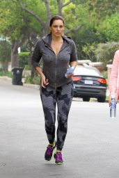 Kelly Brook Booty in Leggings - at Runyon Canyon in Los Angeles, Feb. 2015