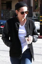 Kristen Stewart in Jeans - Out for Coffee With Alicia Cargile in Los Angeles, Feb. 2015