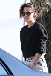 Kristen Stewart Street Style - Out for coffee With Alicia, January 2015