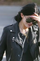 Kylie Jenner Street Style - Out for lunch in Calabasas, February 2015