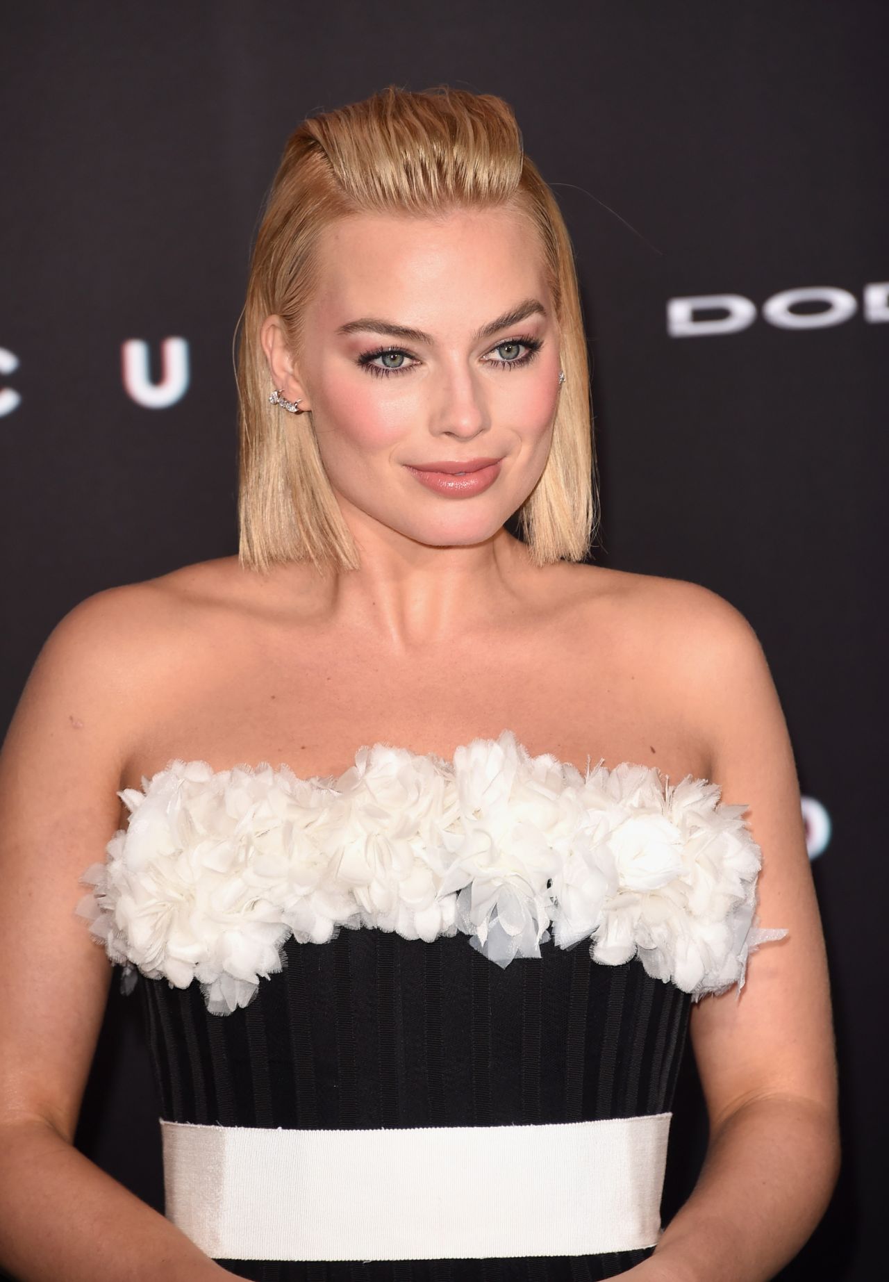 Margot Robbie - 'Focus' Movie Premiere in Los Angeles