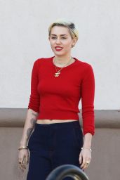 Miley Cyrus Street Style - at Trader Joe