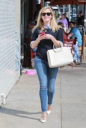 Reese Witherspoon Booty in Jeans - Out in Beverly Hills, Feb. 2015