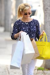 Reese Witherspoon - Shopping in Santa Monica, February 2015