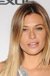 Samantha Hoopes – 2015 Sports Illustrated Swimsuit Issue Celebration in New York City
