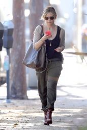 Sarah Michelle Gellar Street Style - Out in Brentwood, February 2015
